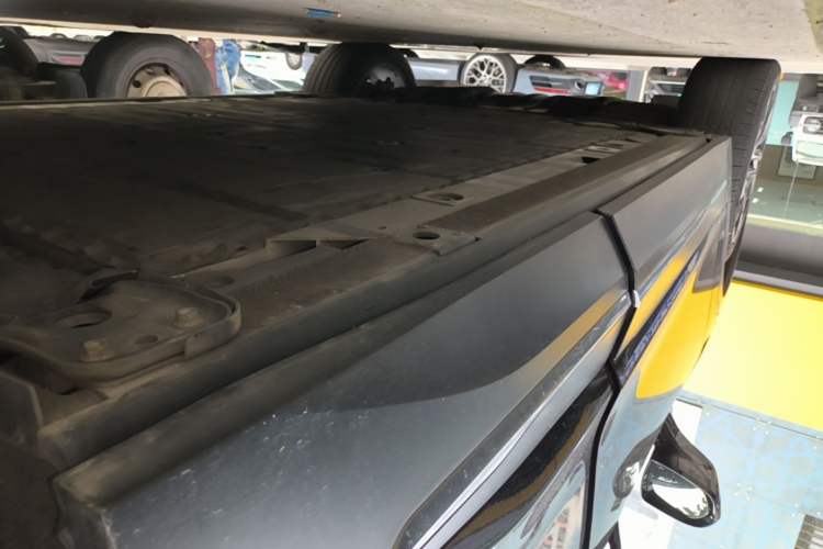 Used Nio EC6 2020 615 km Performance Edition Left Side Sill