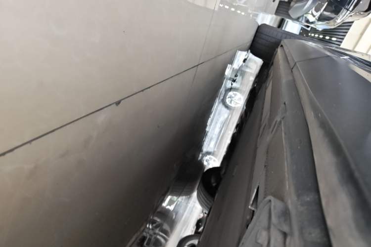 Used Nio EC6 2020 465 km Sport Edition Left Side Sill
