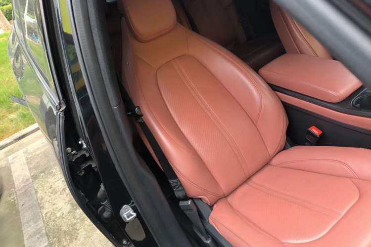 Used Nio EC6 2020 615 km Performance Edition Right Front Seat