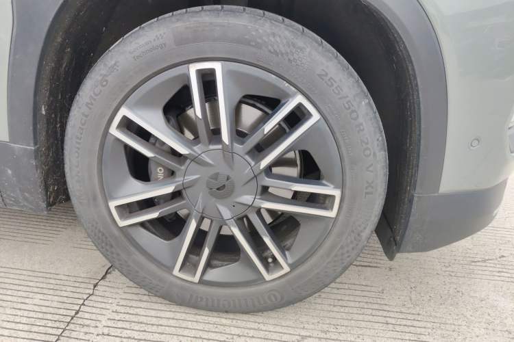 Used Nio EC6 2020 605 km Sport Edition Right Front Wheel Hub