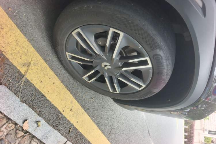 Used Nio EC6 2020 615 km Performance Edition Right Front Wheel Hub