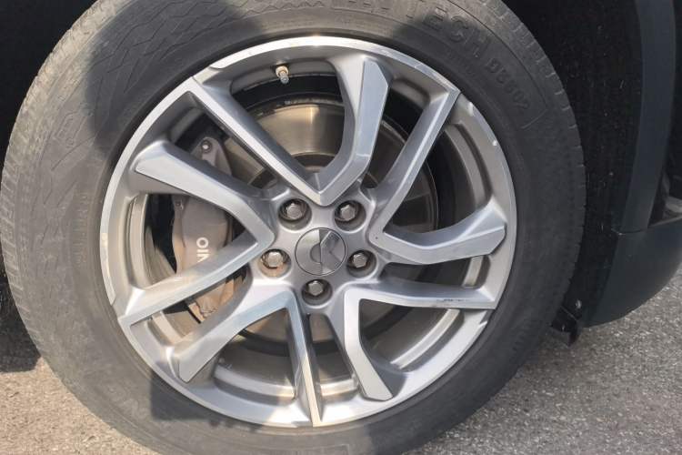 Used Nio EC6 2020 605 km Sport Edition Right Front Wheel Hub