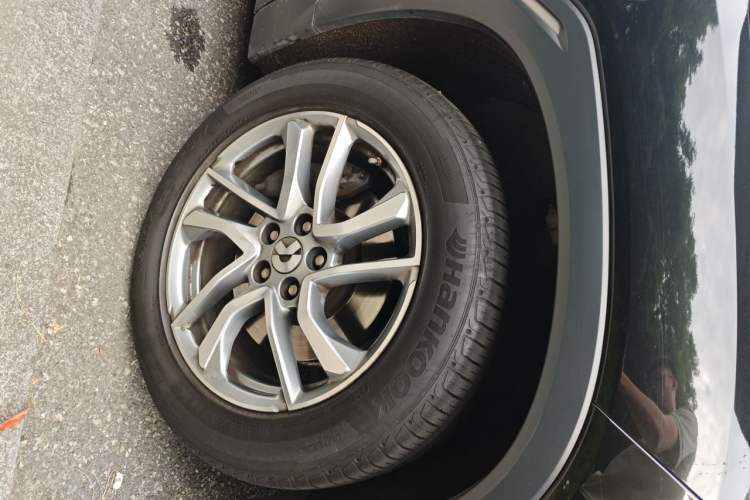 Used Nio EC6 2020 465 km Sport Edition Right Front Wheel Hub