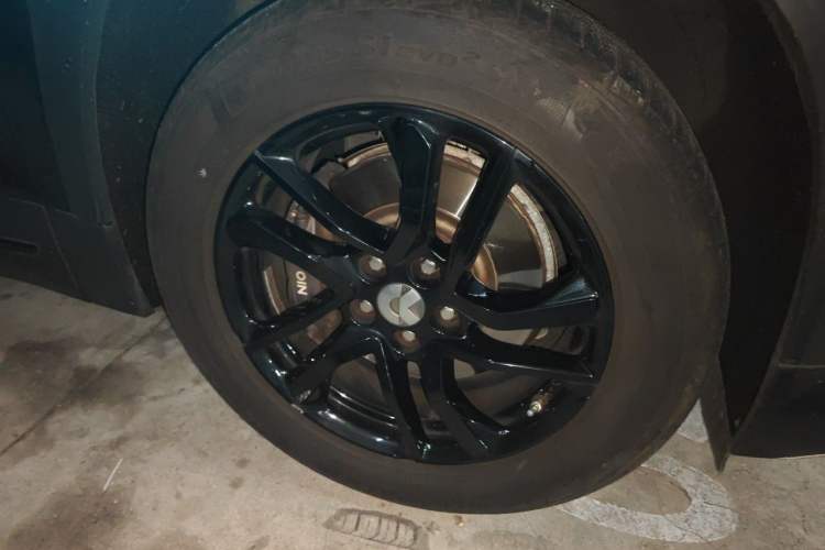Used Nio EC6 2020 465 km Sport Edition Right Front Wheel Hub
