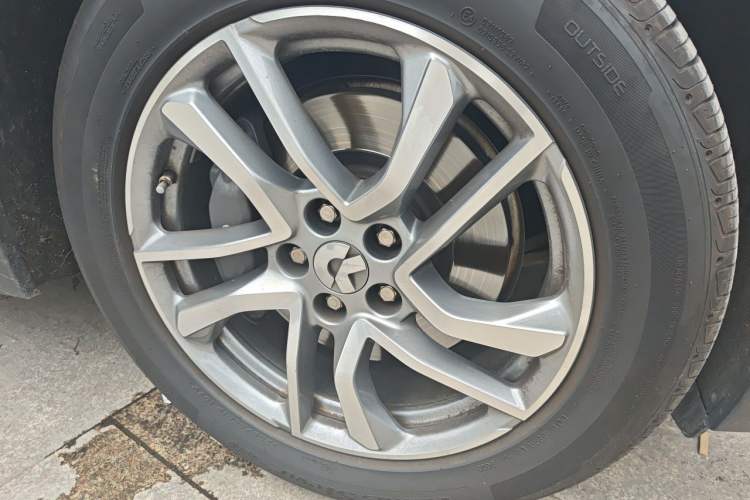 Used Nio EC6 2020 605 km Sport Edition Right Front Wheel Hub