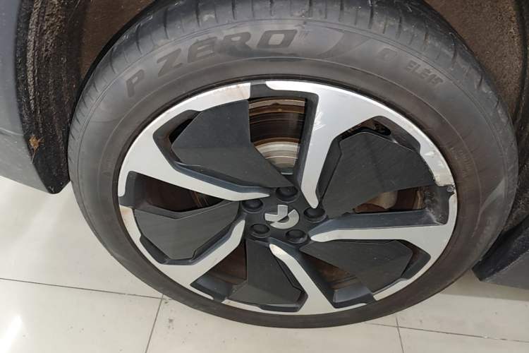 Used Nio EC6 2020 440 km Performance Version Right Rear Wheel Hub