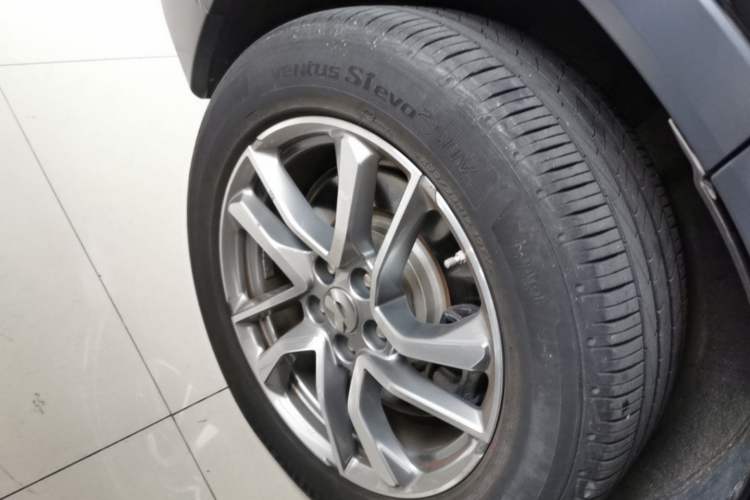 Used Nio EC6 2020 605 km Sport Edition Right Rear Wheel Hub