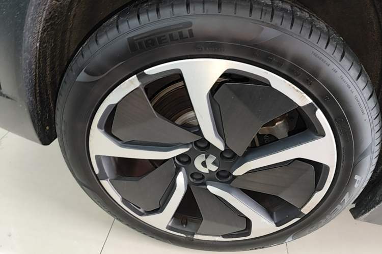 Used Nio EC6 2020 440 km Performance Version Right Rear Wheel Hub