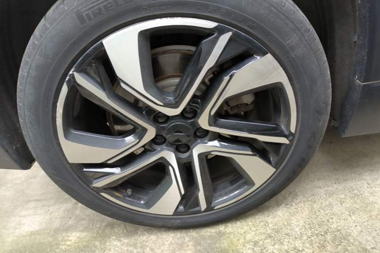 Used Nio EC6 2020 615 km Performance Edition Right Rear Wheel Hub