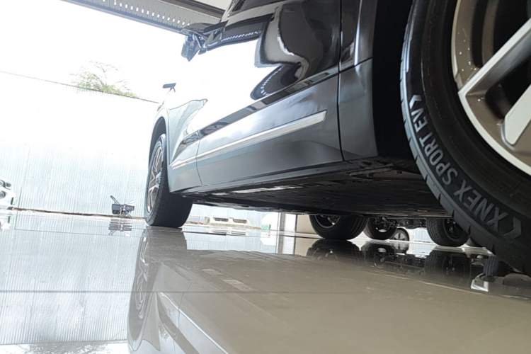 Used Nio EC6 2020 605 km Sport Edition Right Side Sill
