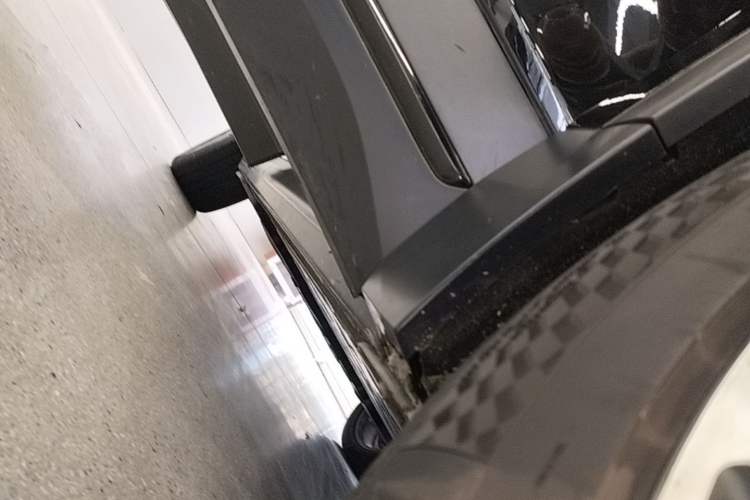 Used Nio EC6 2020 465 km Sport Edition Right Side Sill