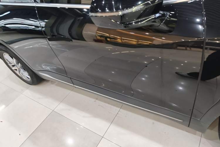 Used Nio EC6 2020 465 km Sport Edition Right Side Sill