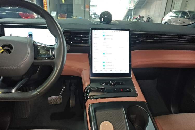 Used Nio EC6 2020 605 km Sport Edition Audio And AC Panel