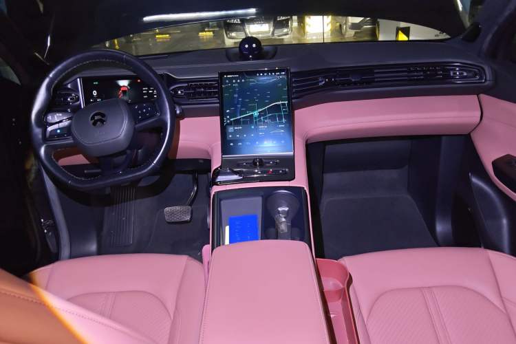 Used Nio EC6 2020 615 km Signature Edition Center Console