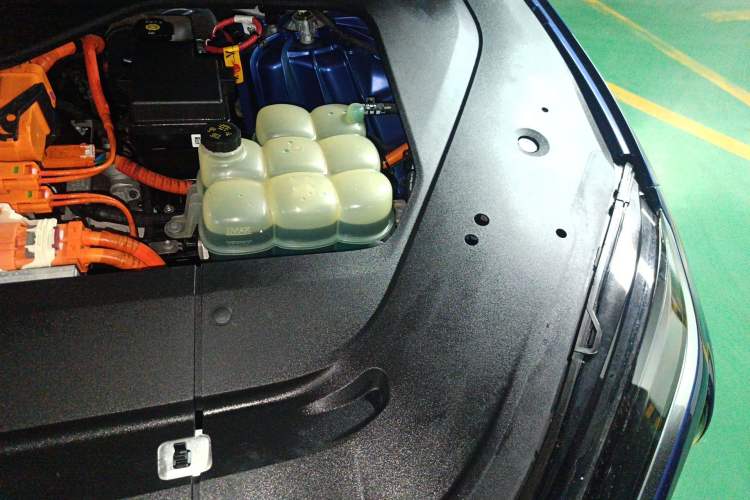 Used Nio EC6 2020 605 km Sport Edition Engine Bay Left