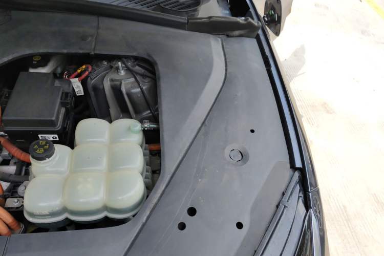 Used Nio EC6 2020 605 km Sport Edition Engine Bay Left