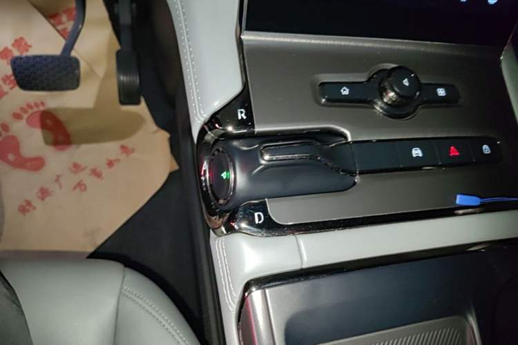 Used Nio EC6 2020 605 km Sport Edition Gear Lever