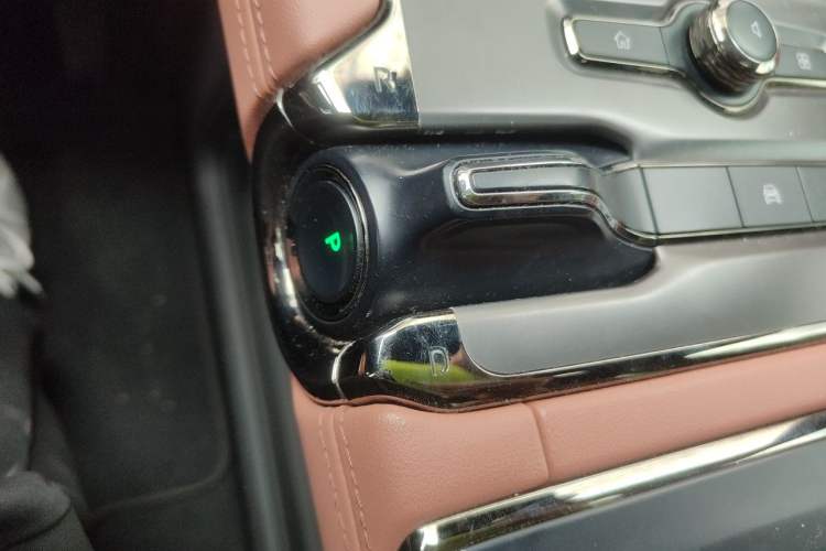 Used Nio EC6 2020 465 km Sport Edition Gear Lever