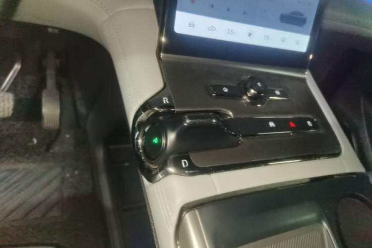 Used Nio EC6 2020 605 km Sport Edition Gear Lever