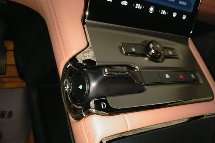 Used Nio EC6 2020 605 km Sport Edition Gear Lever
