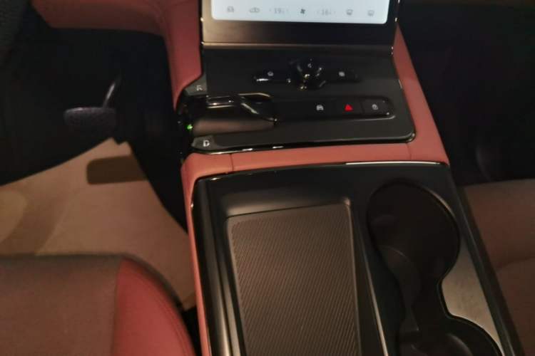 Used Nio EC6 2020 605 km Sport Edition Gear Lever