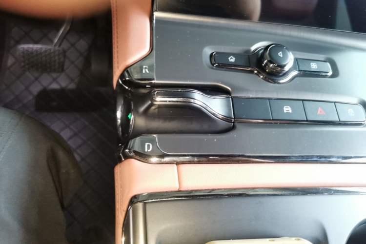 Used Nio EC6 2020 465 km Sport Edition Gear Lever