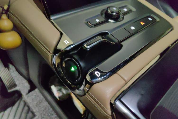 Used Nio EC6 2020 615 km Signature Edition Gear Lever