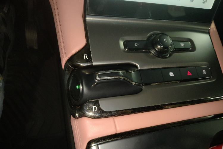 Used Nio EC6 2020 605 km Sport Edition Gear Lever