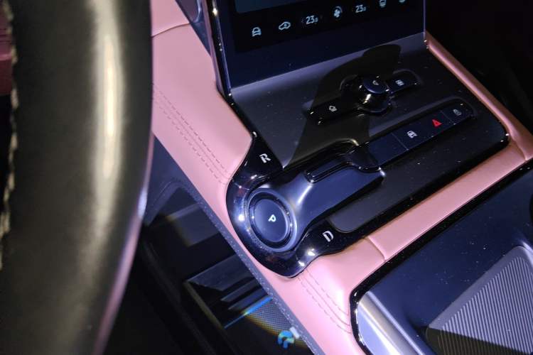 Used Nio EC6 2020 615 km Signature Edition Gear Lever