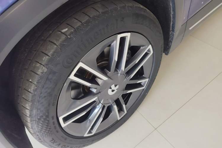 Used Nio EC6 2020 440 km Performance Version Left Front Wheel Hub