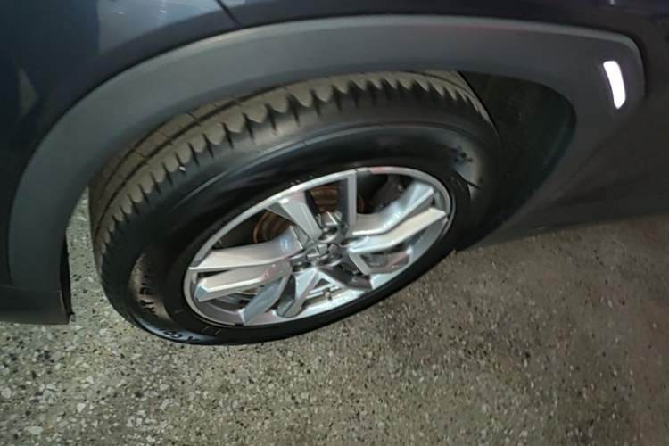 Used Nio EC6 2020 605 km Sport Edition Left Front Wheel Hub