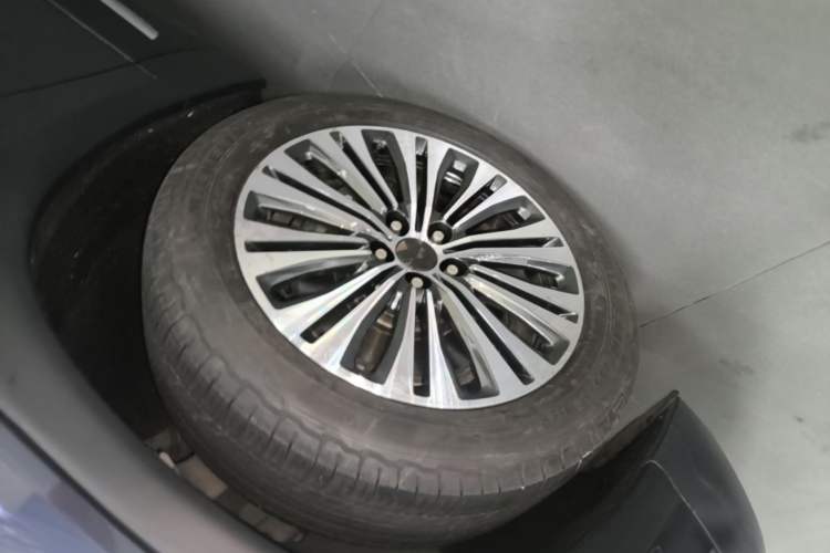 Used Nio EC6 2020 615 km Performance Edition Left Front Wheel Hub