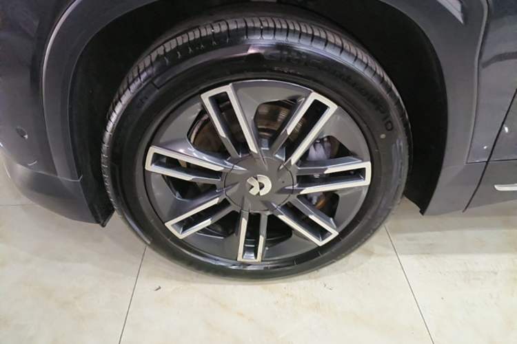 Used Nio EC6 2020 605 km Sport Edition Left Front Wheel Hub