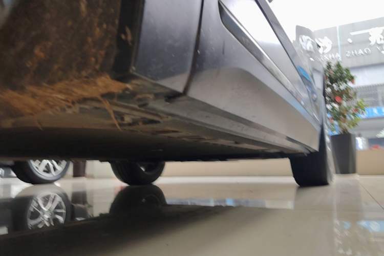 Used Nio EC6 2020 605 km Sport Edition Left Side Sill