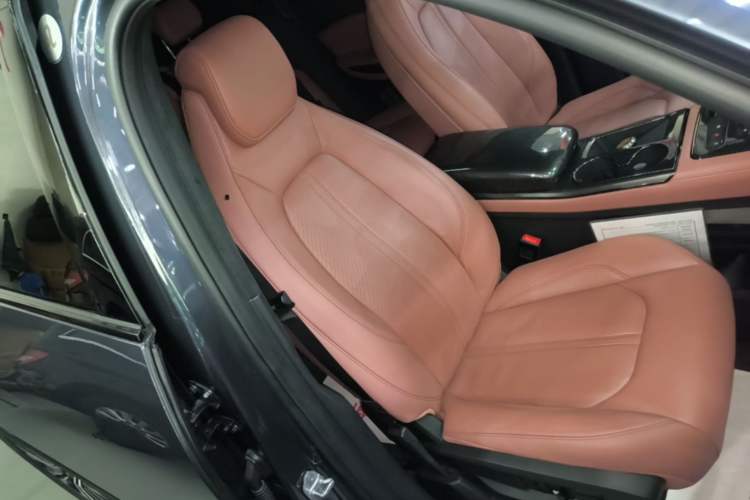 Used Nio EC6 2020 615 km Performance Edition Right Front Seat