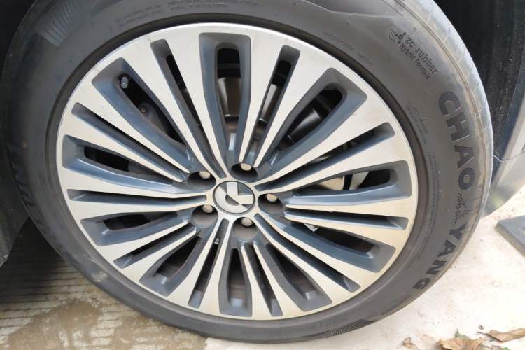 Used Nio EC6 2020 605 km Sport Edition Right Front Wheel Hub