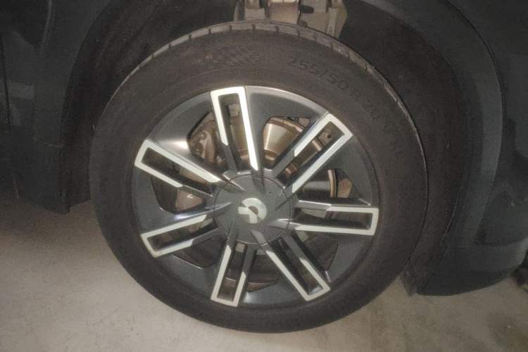 Used Nio EC6 2020 605 km Sport Edition Right Front Wheel Hub