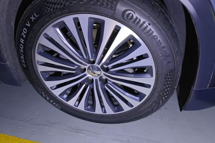 Used Nio EC6 2020 615 km Signature Edition Right Front Wheel Hub
