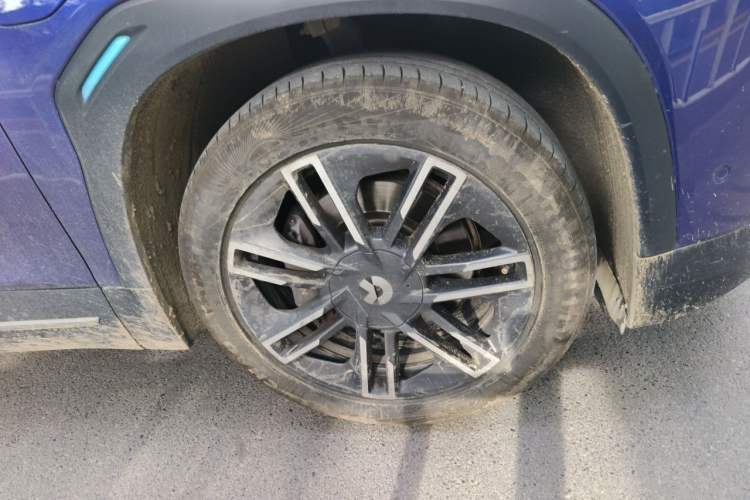 Used Nio EC6 2020 605 km Sport Edition Right Front Wheel Hub
