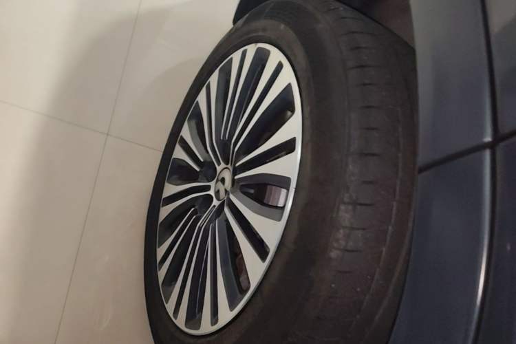 Used Nio EC6 2020 440 km Performance Version Right Rear Wheel Hub