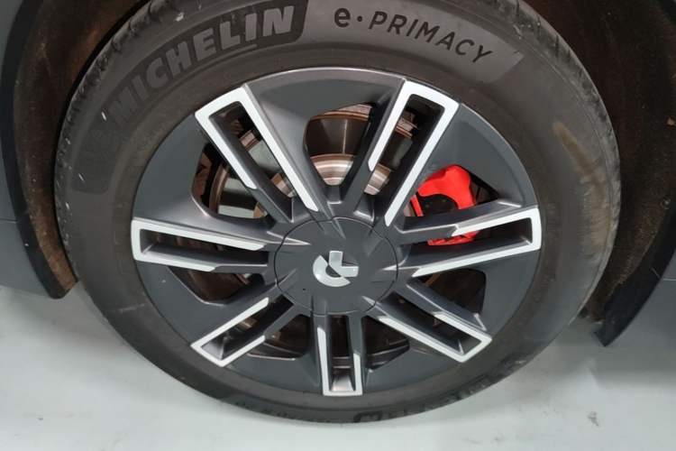 Used Nio EC6 2020 615 km Performance Edition Right Rear Wheel Hub
