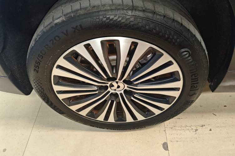 Used Nio EC6 2020 465 km Sport Edition Right Rear Wheel Hub