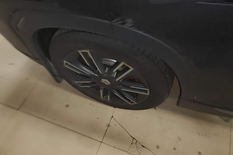 Used Nio EC6 2020 615 km Performance Edition Right Rear Wheel Hub