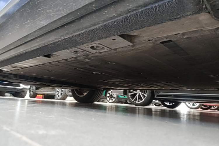 Used Nio EC6 2020 605 km Sport Edition Right Side Sill