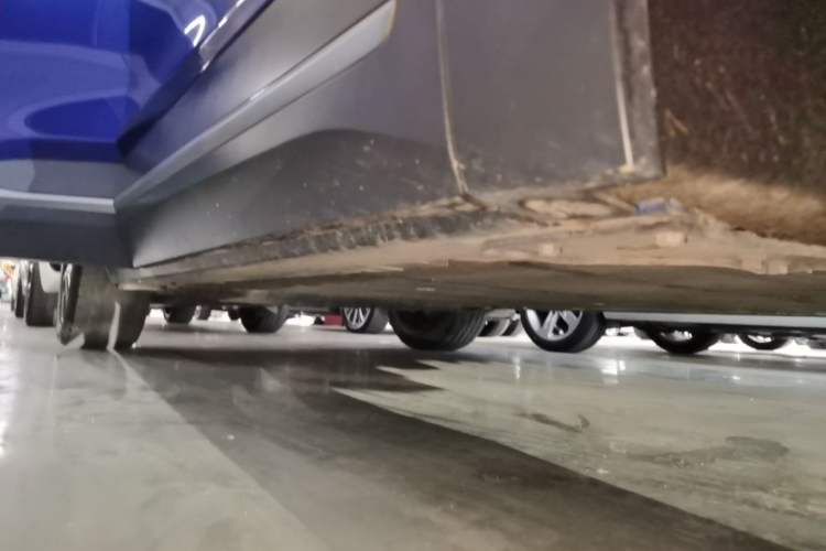 Used Nio EC6 2020 605 km Sport Edition Right Side Sill