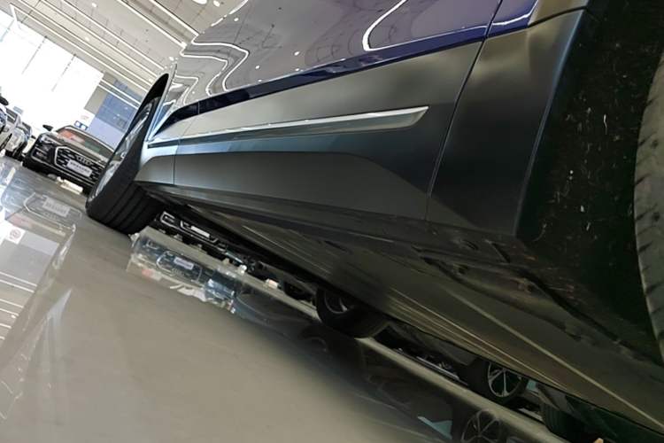 Used Nio EC6 2020 440 km Performance Version Right Side Sill