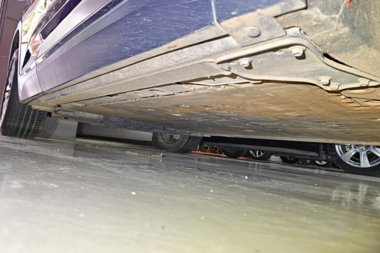 Used Nio EC6 2020 605 km Sport Edition Right Side Sill
