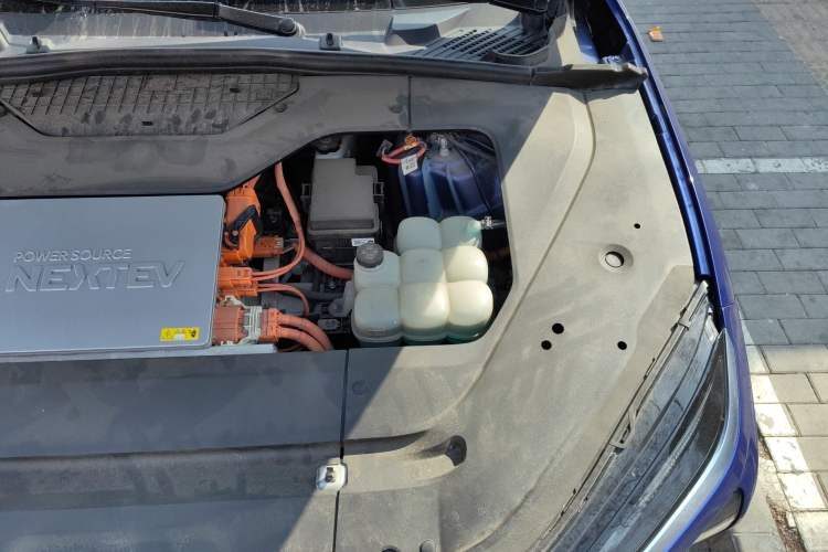 Used Nio EC6 2020 605 km Sport Edition Engine Bay Left
