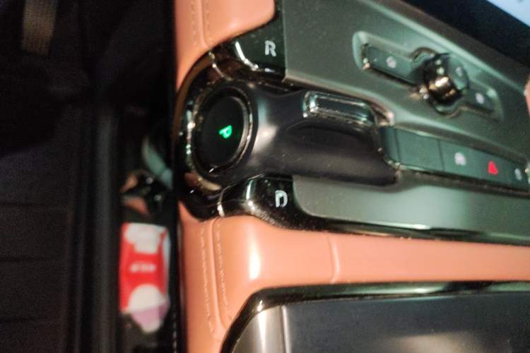 Used Nio EC6 2020 465 km Sport Edition Gear Lever