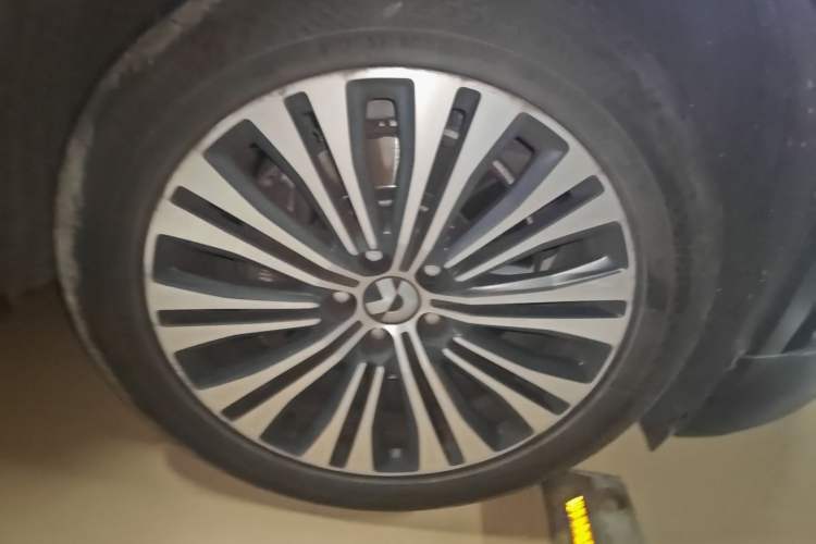 Used Nio EC6 2020 430 km Sport Version Right Front Wheel Hub